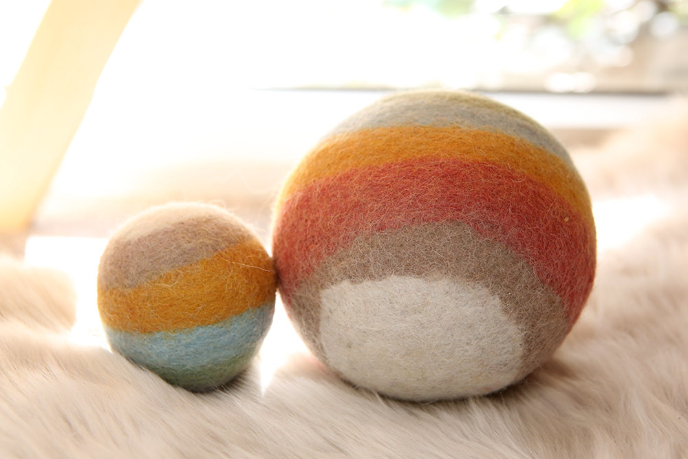 Earth Felt Rainbow Balls - 2pcs