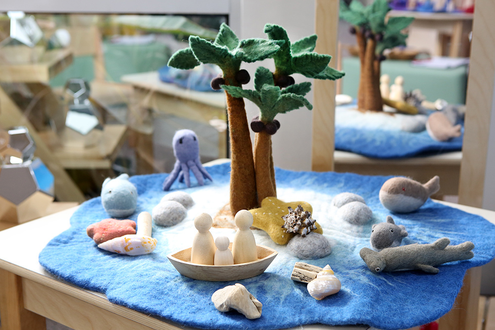 Tropical Island Play Scene - 18pcs